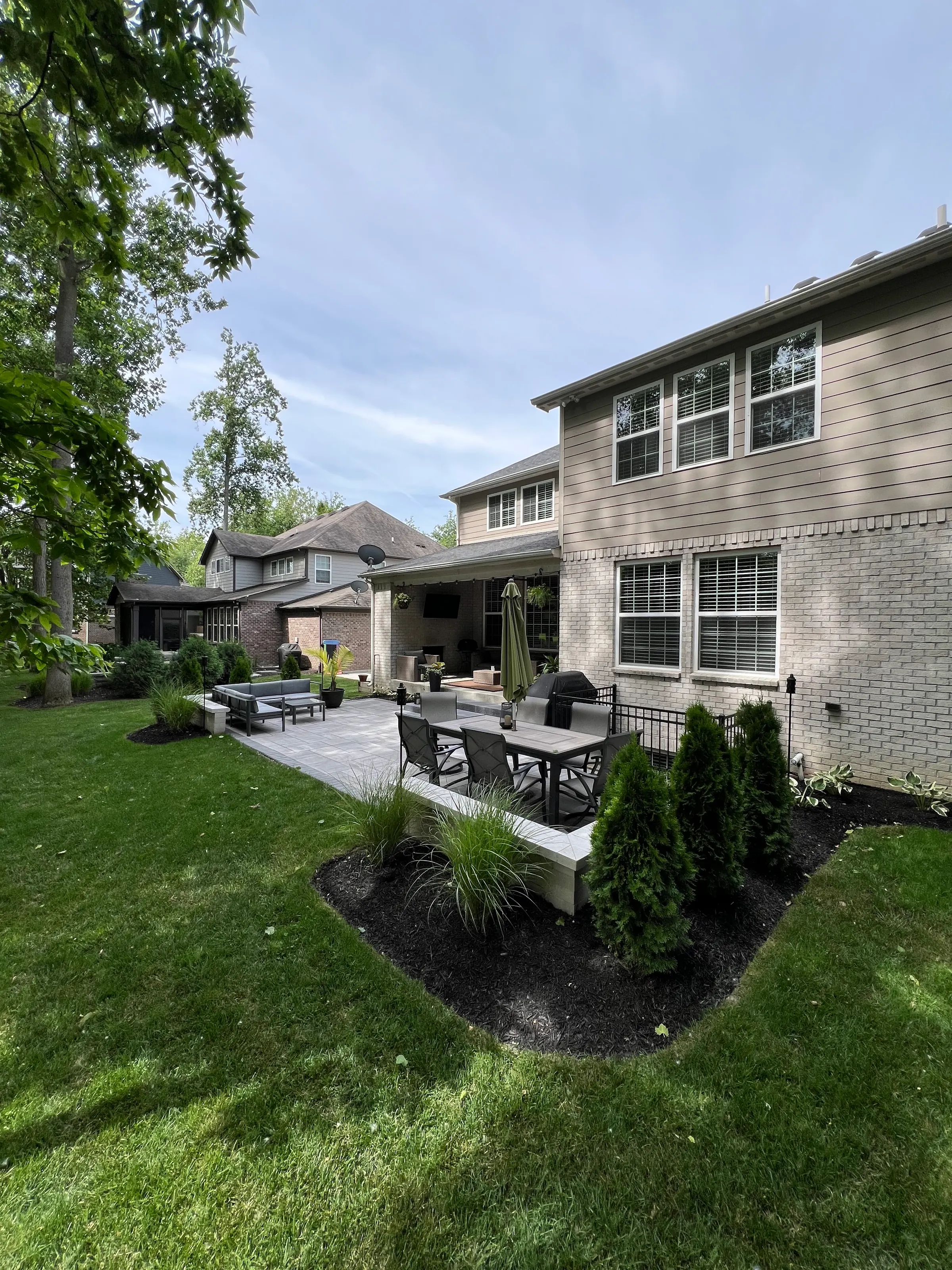 Paver patio in Zionsville, natural stone.
